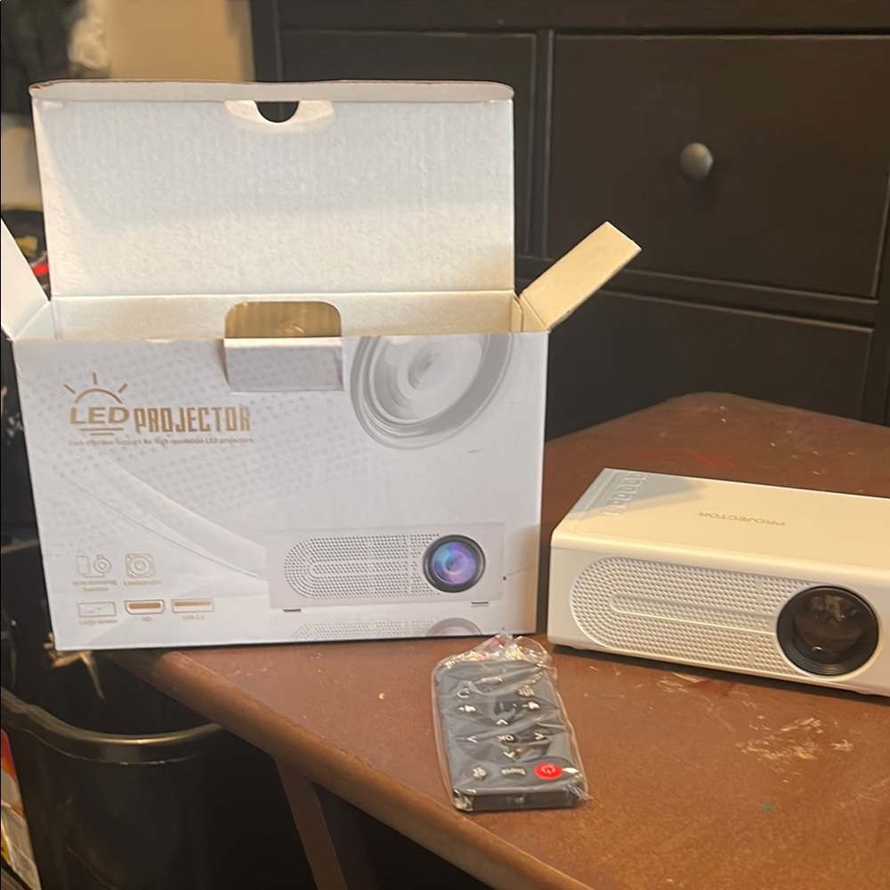 White LED Projector with Remote